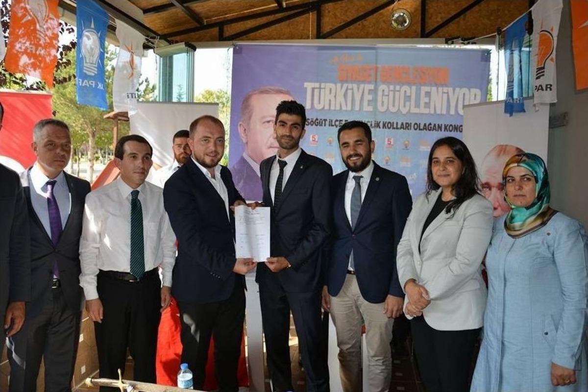 Ak Partili Gen&ccedil;ler Sandık Başına Gitti