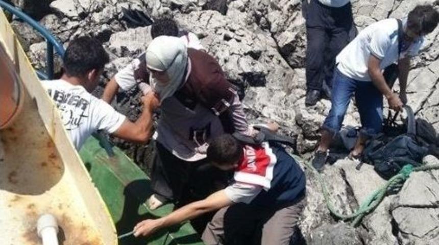 Umut Tacirlerine Jandarma Baskını: 18 G&ouml;zaltı