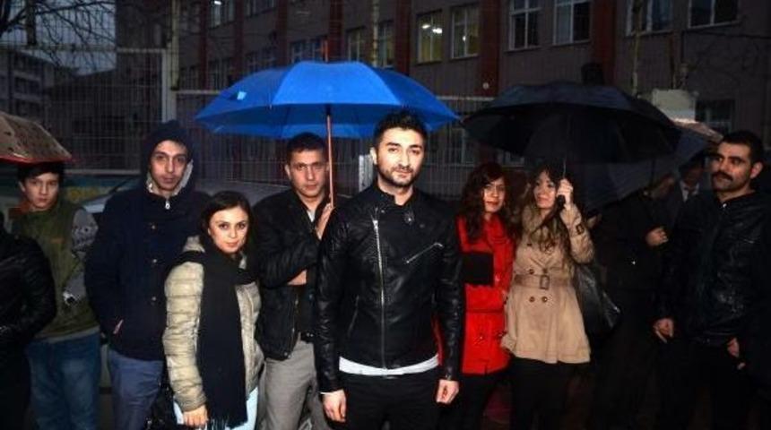 Esenyurt'ta Okul &Ouml;n&uuml;nde &Ouml;ğretmenlere Saldırı...