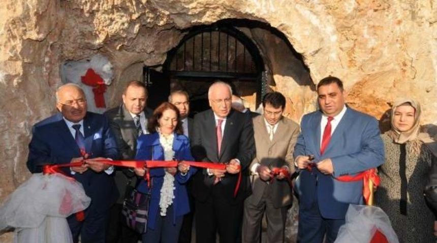 Tesad&uuml;fen Bulunan Taşkuyusu Mağarası Turizme Kazandırıldı