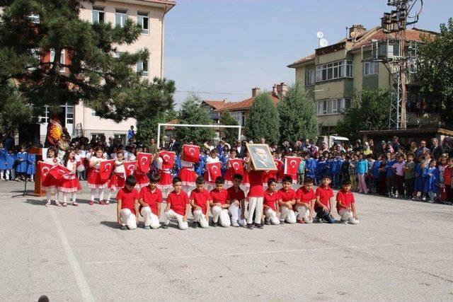 Akşehir Belediyesi’nden 2 Bin 500 Öğrenciye Çanta Ve Kırtasiye Seti