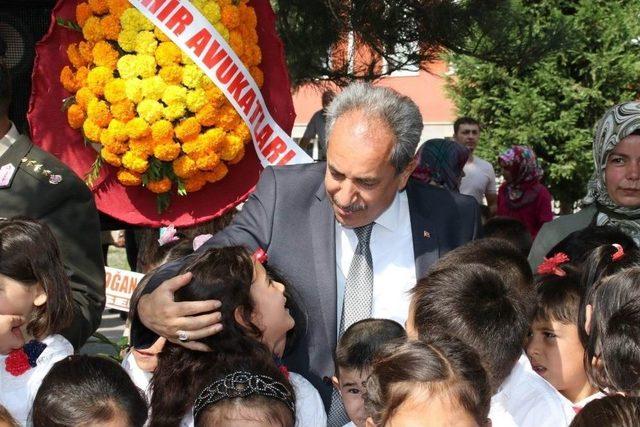 Akşehir Belediyesi’nden 2 Bin 500 Öğrenciye Çanta Ve Kırtasiye Seti