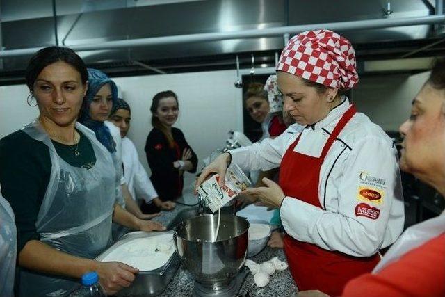 Görme Engellilerin Ailelerine Pastacılık Eğitimi