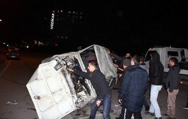 Ters Dönen Otomobilden Sağ Çıktılar