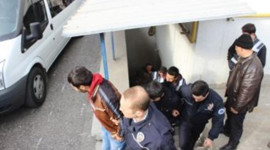 Adliyeye Sevk Edilen 71 &Ouml;ğrenci Serbest Bırakıldı