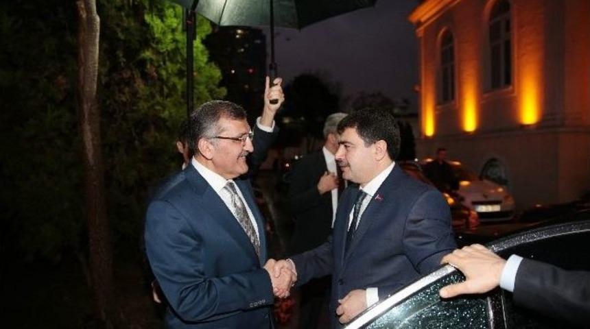 Vali Ziyaretinde S&uuml;rpriz Konuk