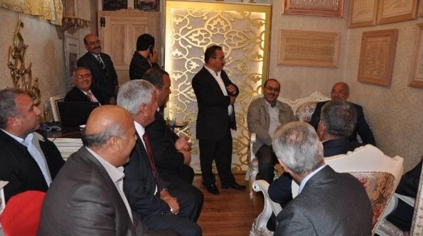 Ahşap Oyma Sanatkarı Eserlerini Sergiliyor