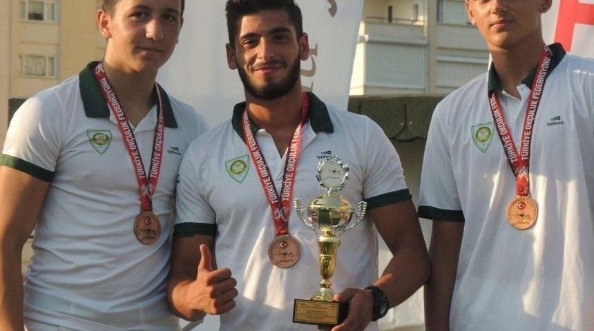 Manisalı Ok&ccedil;ulardan Sevindiren Derece