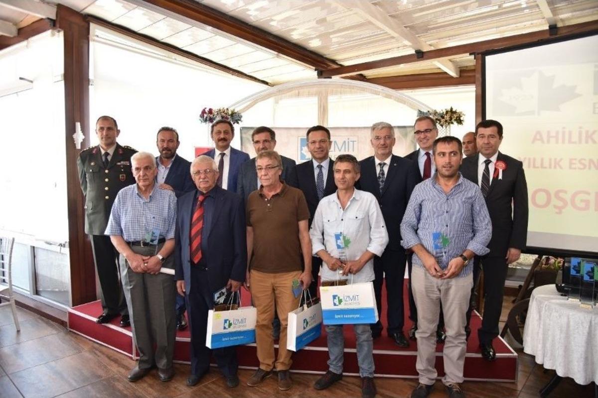 İzmit&rsquo;te 41 Yıllık Esnaflar &Ouml;d&uuml;llendirildi