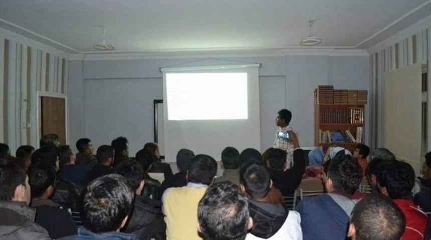 Kuder Bangladeşli &Ouml;ğrencileri Tanıttı