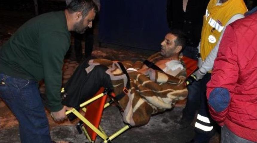 Tartıştığı Oğlunu Öldürdü, Komşusunu Yaraladı