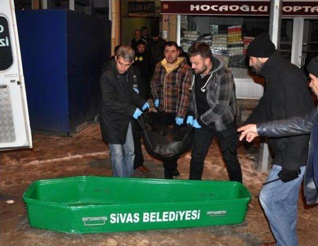 Tartıştığı Oğlunu Öldürdü, Komşusunu Yaraladı