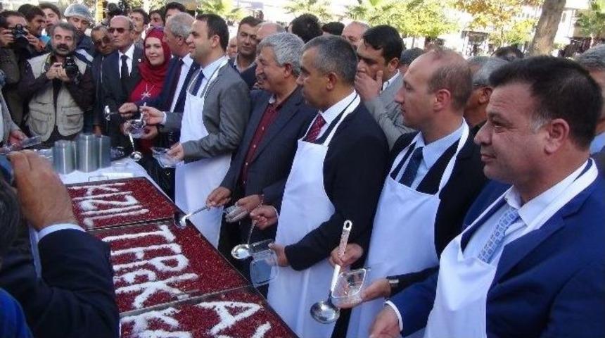 Kızıltepe&rsquo;de 5 Bin Kişiye Aşure Dağıtıldı