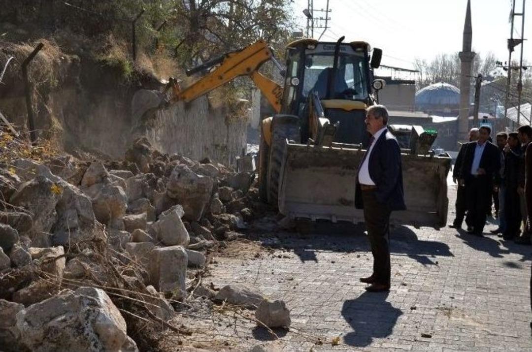 Adilcevaz&rsquo;da Yol Genişletme &Ccedil;alışmaları