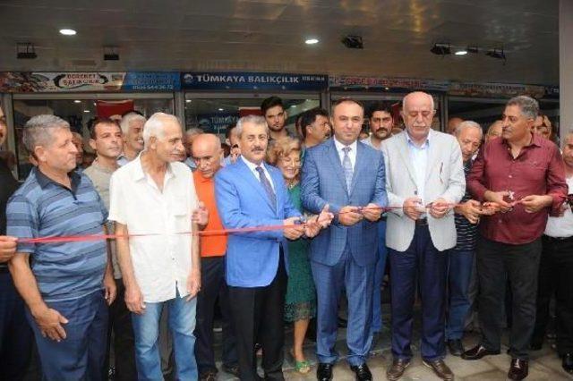 İskenderun'da Ücretsiz Balık- Ekmek Izdihamı