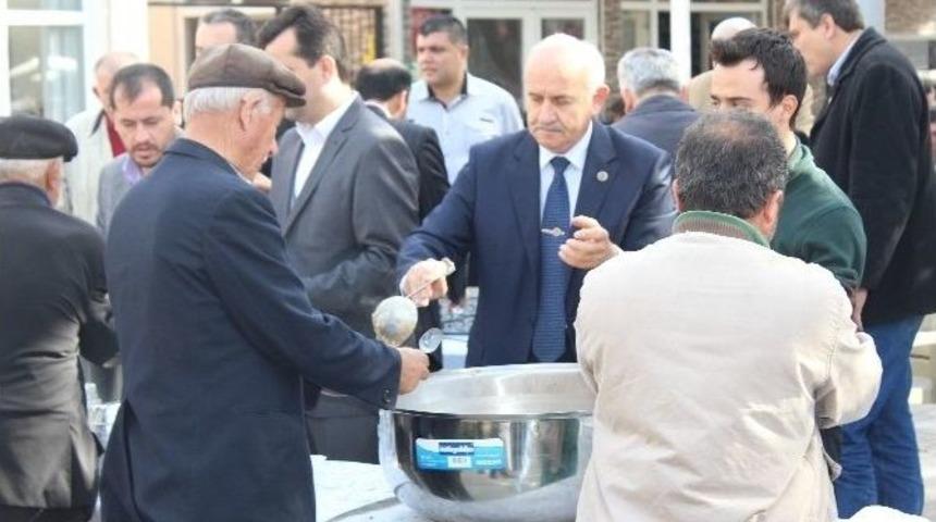 Kozcağız Belediyesi 2500 Kişiye Aşure Dağıttı