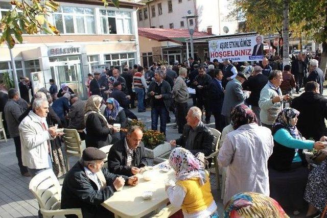 Kozcağız Belediyesi 2500 Kişiye Aşure Dağıttı