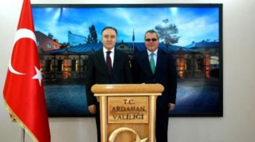 Vali Altıparmak&rsquo;tan, Vali Deniz&rsquo;e Ziyaret