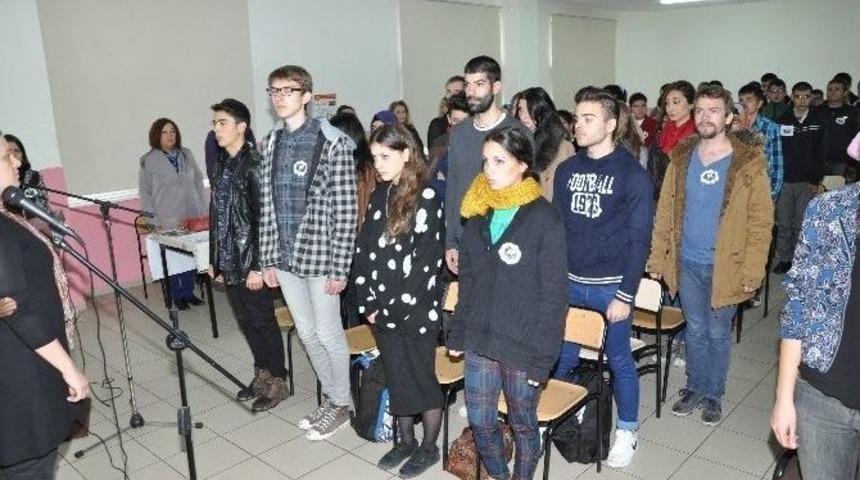 Yabancı Konuklardan Atat&uuml;rk&rsquo;e Saygı Duruşu