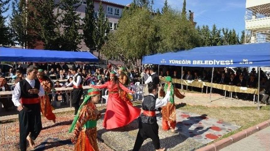 Y&uuml;reğir Cem K&uuml;lt&uuml;r Derneği Geleneksel Aşure Etkinliği D&uuml;zenledi
