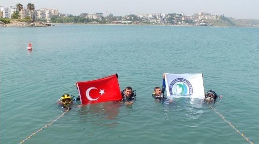 &Ouml;ğrenciler Ata&rsquo;yı Sualtında Andı