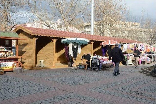 Uşak’ta Kadın El Emeği Ürünleri Satış Noktaları Tamamlanıyor