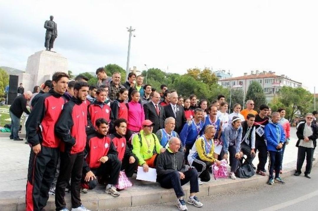 Muğla&rsquo;da Atat&uuml;rk&rsquo;e Saygı Yol Koşusu