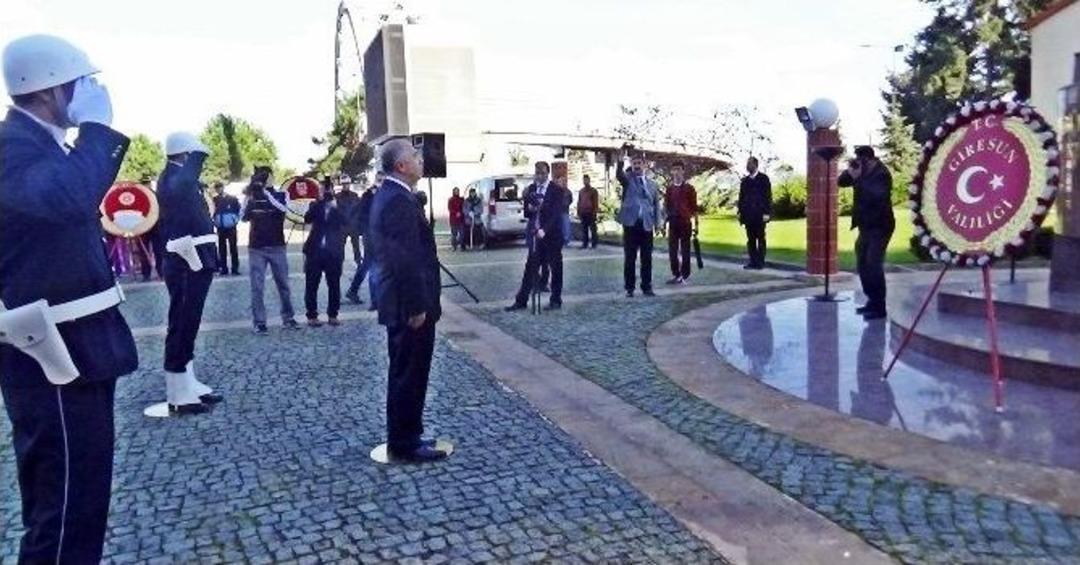 Atat&uuml;rk, &Ouml;l&uuml;m&uuml;n&uuml;n 76. Yıl D&ouml;n&uuml;m&uuml;nde Giresun&rsquo;da T&ouml;renlerle Anıldı