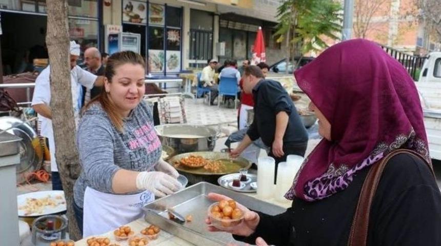 Denizli&rsquo;de Bir Esnaf Atat&uuml;rk İ&ccedil;in Lokma Hayrı Yaptı