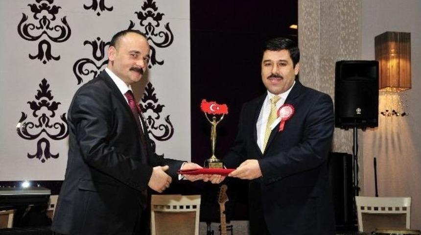Akg&uuml;l, Yılın Hizmet Adamı Se&ccedil;ildi