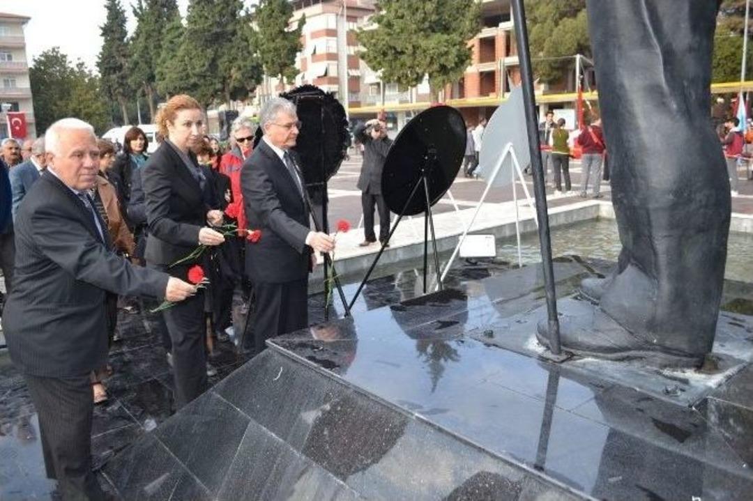 Chp Kula, Ata&rsquo;nın Anıtına Karanfil Bıraktı