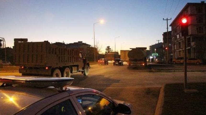 Polislere Rağmen Kırmızı Işığa Aldırmadılar