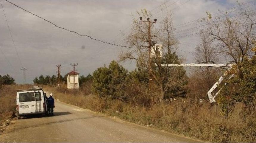 Damperini A&ccedil;ık Unutan Hafriyat Kamyonu Trafoyu Patlattı