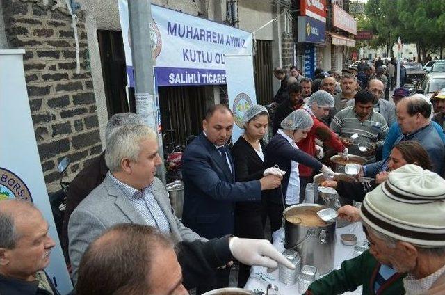 Salihli Ticaret Borsası, Halka Aşure Dağıttı