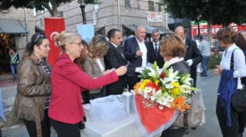 Aesob Başkanı Sevim&ccedil;ok Ve Kadınlar Kurulu, Vatandaşlara Aşure İkram Etti