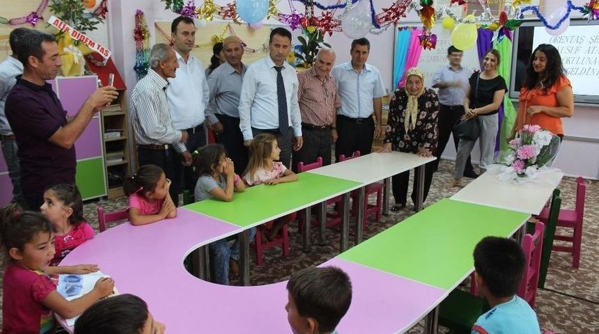 Depremde Hasar G&ouml;ren Anasınıfını Hayırsever Kadın Onardı