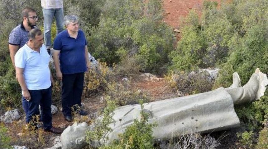 Antalya'da &Ccedil;alılık Alanda Atat&uuml;rk Heykeli Bulundu