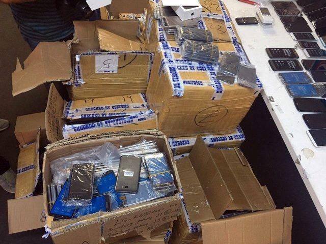 Usb Kablosu Dediler Cep Telefonu &Ccedil;ıktı 1