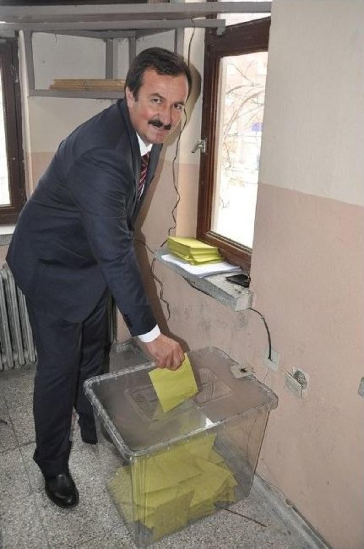 Seyitgazi&rsquo;nin Yeni İl&ccedil;e Başkanı Zekai Tun&ccedil; Oldu