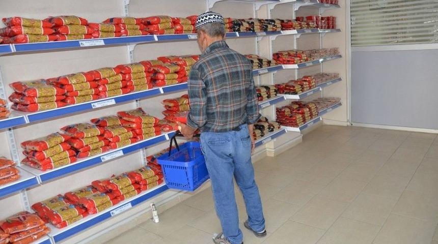 Gıda Bankası İhtiya&ccedil; Sahiplerinin Y&uuml;z&uuml;n&uuml; G&uuml;ld&uuml;r&uuml;yor