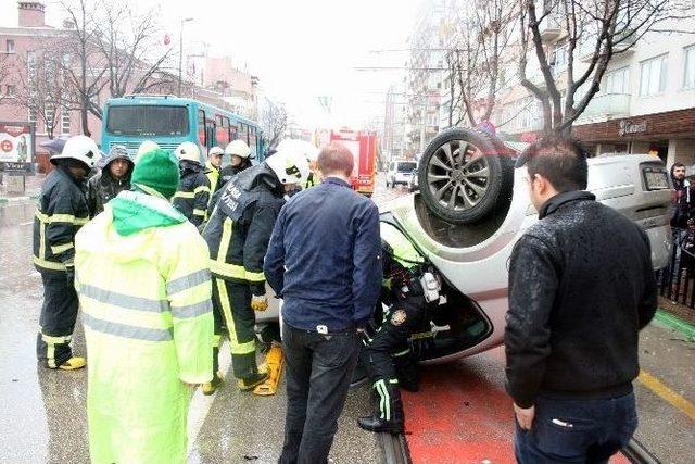 Raylarda Kayan Otomobil Takla Attı: 1 Yaralı