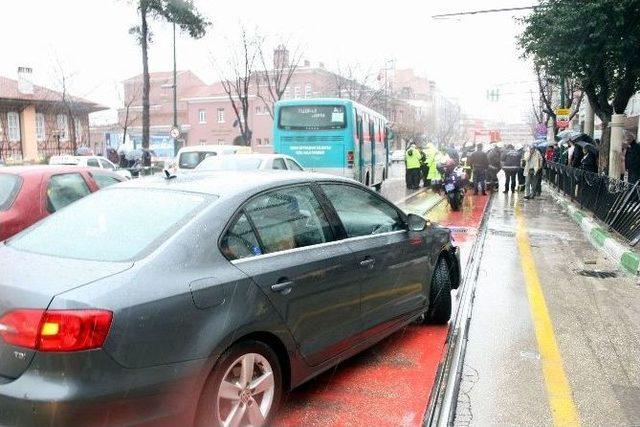 Raylarda Kayan Otomobil Takla Attı: 1 Yaralı