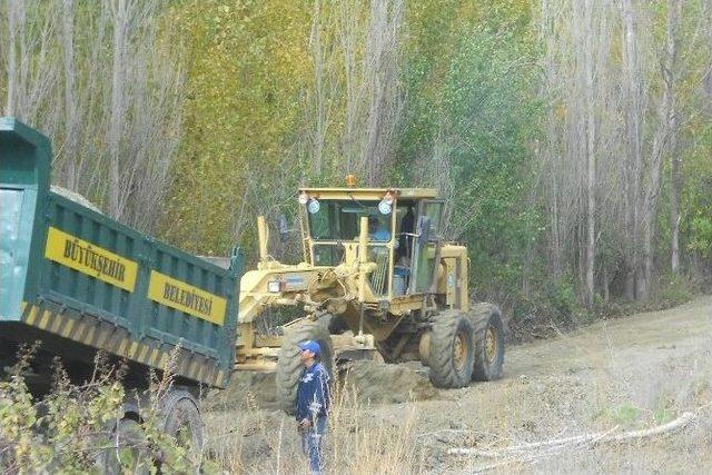 Büyükşehir Belediyesi Ekiplerinin Yol Yapım, Bakım Ve Onarım Çalışmaları