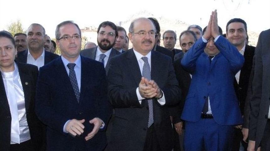 Ak Parti Genel Başkan Yardımcısı &Ccedil;elik: &ldquo;biz İcraat Yapıyoruz, Onlar Tahribat Yapıyor&rdquo;