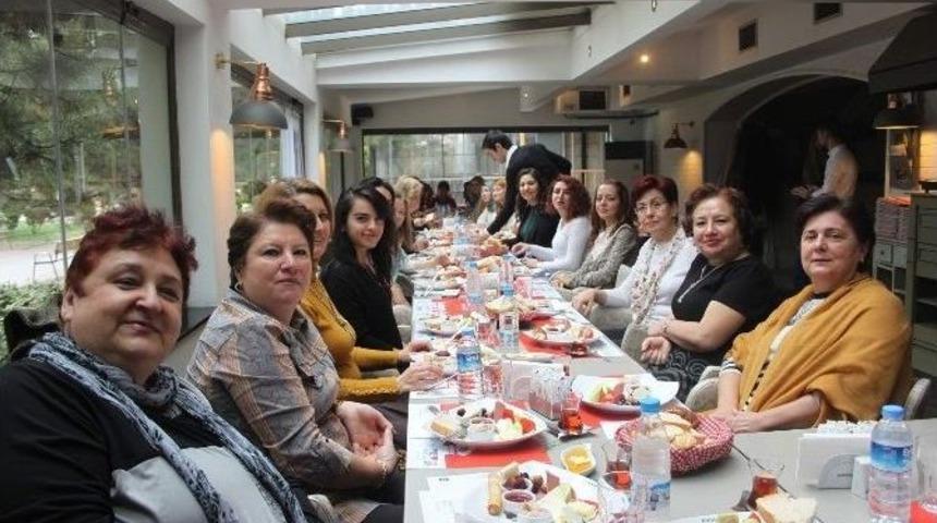 İnşaat M&uuml;hendisleri Odası Kadın &Uuml;yeleri Kahvaltıda Buluştu