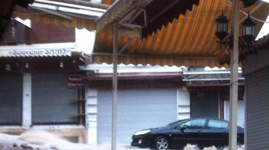 Kuşadası&rsquo;nda Sokaklar G&ouml;le D&ouml;nd&uuml;