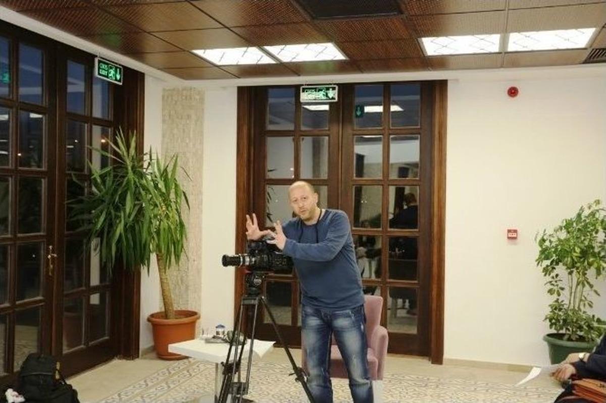 &Uuml;nl&uuml; Y&ouml;netmen Aybars Bora Kahyaoğlu, Serdivan Fikir Ve Sanat Akademisi&rsquo;nde