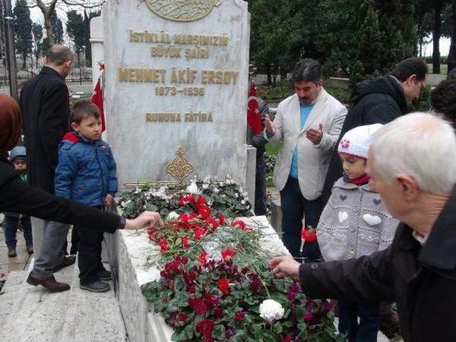 Mehmet Akif Ersoy Mezarı Başında Anıldı