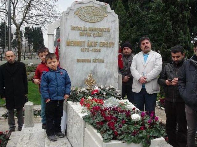 Mehmet Akif Ersoy Mezarı Başında Anıldı