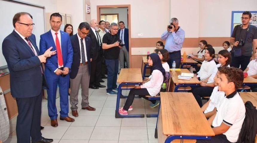 Afyonkarahisar&rsquo;da 133 Bin 100 &Ouml;ğrenci Ve 8 Bin 200 &Ouml;ğretmen Ders Başı Yaptı